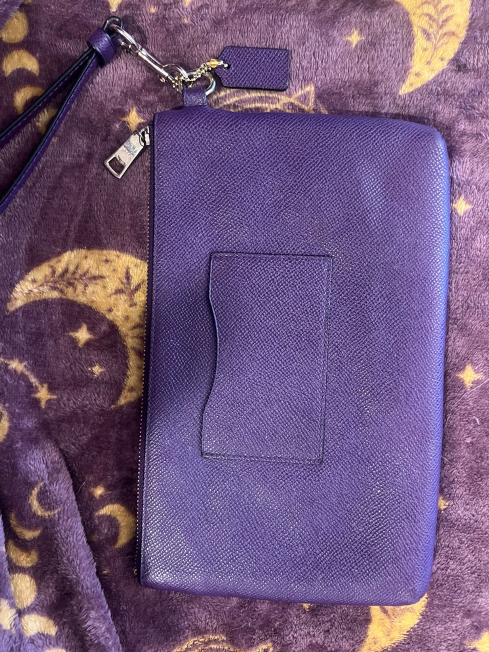 🦄 Coach Purple Pebbled Leather Large Zip Wristlet | Stunning Rich Plum | EUC - Picture 8 of 16